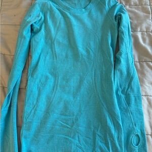 Lululemon long sleeve top size 2